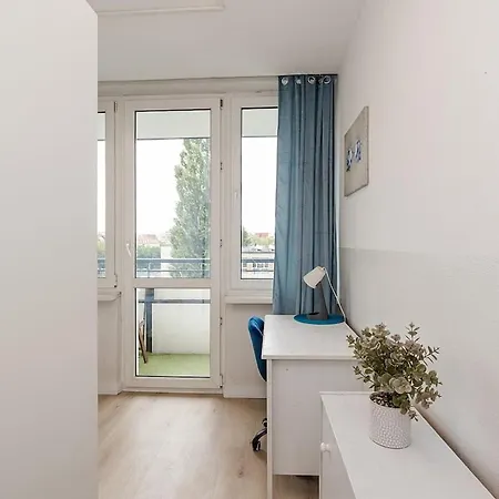In A Shared Kinowa 25 Near Park Skaryszewski And Stadion Narodowy Apartamento *