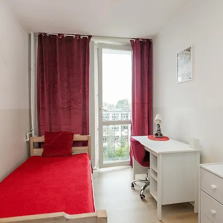 Apartamento In A Shared Kinowa 25 Near Park Skaryszewski And Stadion Narodowy Varsóvia