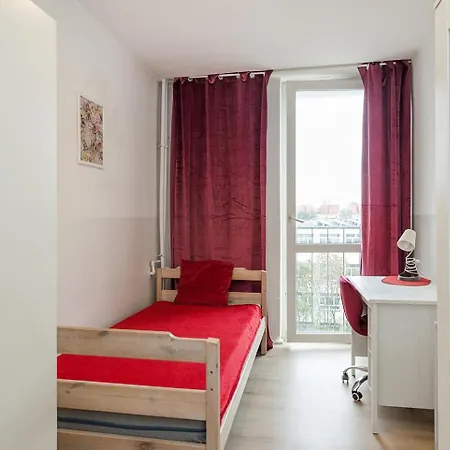 In A Shared Kinowa 25 Near Park Skaryszewski&stadion Narodowy Apartament Warszawa