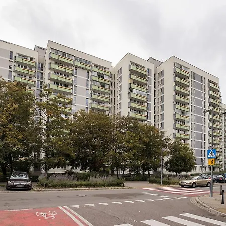 In A Shared Kinowa 25 Near Park Skaryszewski And Stadion Narodowy Apartamento